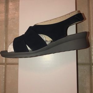 Cloud steppers by Clark’s heeled sandal brand new